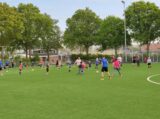 Laatste training S.K.N.W.K. JO9-1 van seizoen 2022-2023 (partijtje tegen de ouders) (82/178)